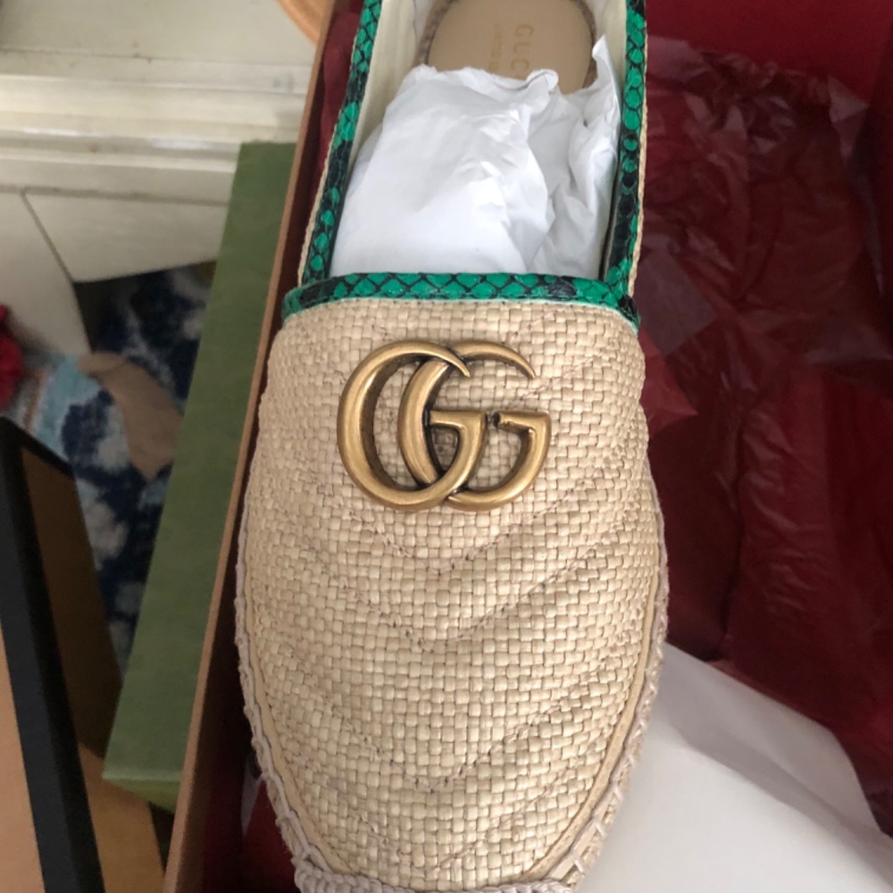 Authentic Gucci Shoes - Picture 4 of 6